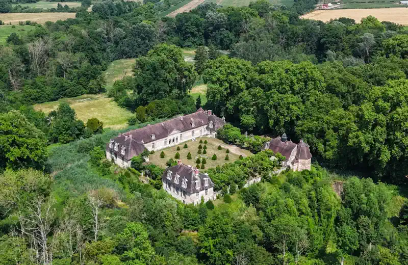 Chateaux na prodej ve Francii července 2025