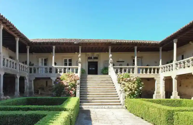 Paláce a zámečky na prodej Španělsko července 2025