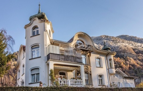 Zámky hrady vily  Švýcarsko
