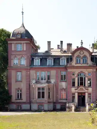Zámeček v Brzeźnici na polsko-německé hranici, Brzeźnica, Lubuszské vojvodství