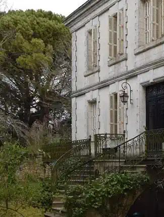 Šlechtický dům z roku 1880 u Angoulême – Elegantní rezidence se zahradou a vedlejšími budovami, Angoulême, Nouvelle-Aquitaine