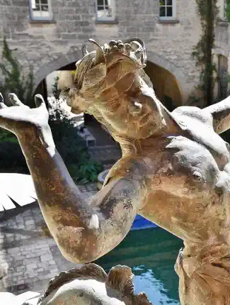 Zámek u Uzès - dokonalá harmonie starobylosti a moderny, Uzès, Occitanie