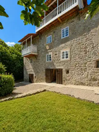 Restaurovaný kamenný dům s pozemkem v Pantónu, O Barrio, Galicia