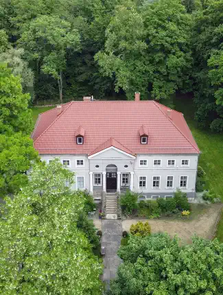 Zámeček v Polsku poblíž Görlitz (Německo), Sławnikowice, Dolní Slezsko