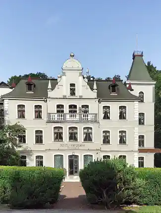Historický hotel Duszniki-Zdrój na polsko-české hranici, Duszniki-Zdrój, Dolní Slezsko