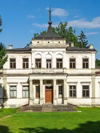 Neorenesanční zámeček s parkem nedaleko Krakova, Sancygniów, Svatokřížské
