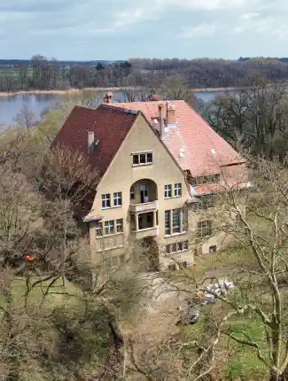 Zámeček u jezera západně od Poznaně, Lubosz, Velkopolské