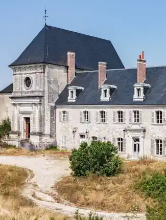 Bývalý klášter s kostelem a zámkem na 84 hektarech, Vendôme, Centrum-Val de Loire