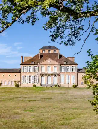 Klasicistní lovecký zámeček v Nevers s krajinářským parkem a hospodářskými budovami, Nevers, Bourgogne-Franche-Comté