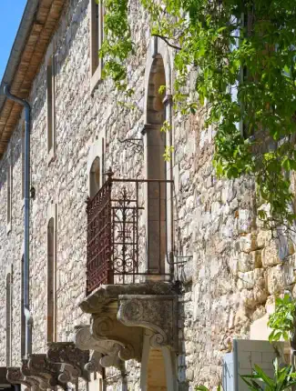 Renovovaná provensálská mas s hostinskými domy, krytým bazénem a zahradou poblíž Uzès, Uzès, Okcitánie