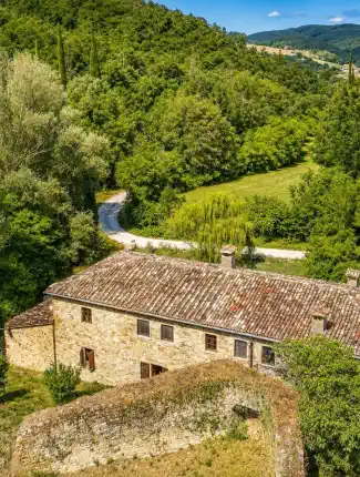 Historický mlýn v údolí Niccone mezi Umbrií a Toskánskem, Cortona, Toskánsko