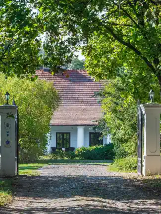 Zámeček s parkem a hospodářskými budovami u Varšavy, Trębki Nowe, Mazovia