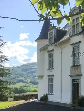 Chateau v Pyrenejích s panoramatickým výhledem, Mauléon-Licharre, Nouvelle-Aquitaine