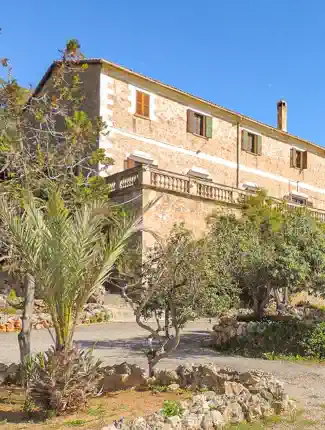 Zámecká usedlost v Palma de Mallorca s panoramatickým výhledem na moře a zátoku, Palma, Baleárské ostrovy