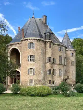Château s vodním příkopem a panstvím o rozloze 87 hektarů nedaleko Valence, Valence, Auvergne-Rhône-Alpes