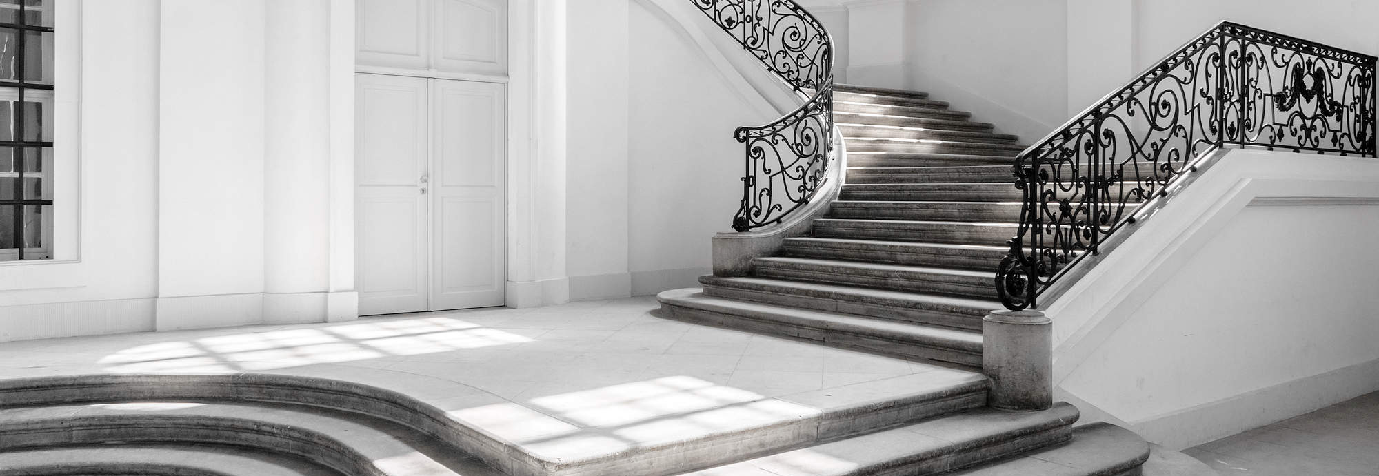 Zámky, rezidence, impozantní stavby, kulturní památky, architektura, fotografie měst, místa, obytné prostory a mnoho dalších			   