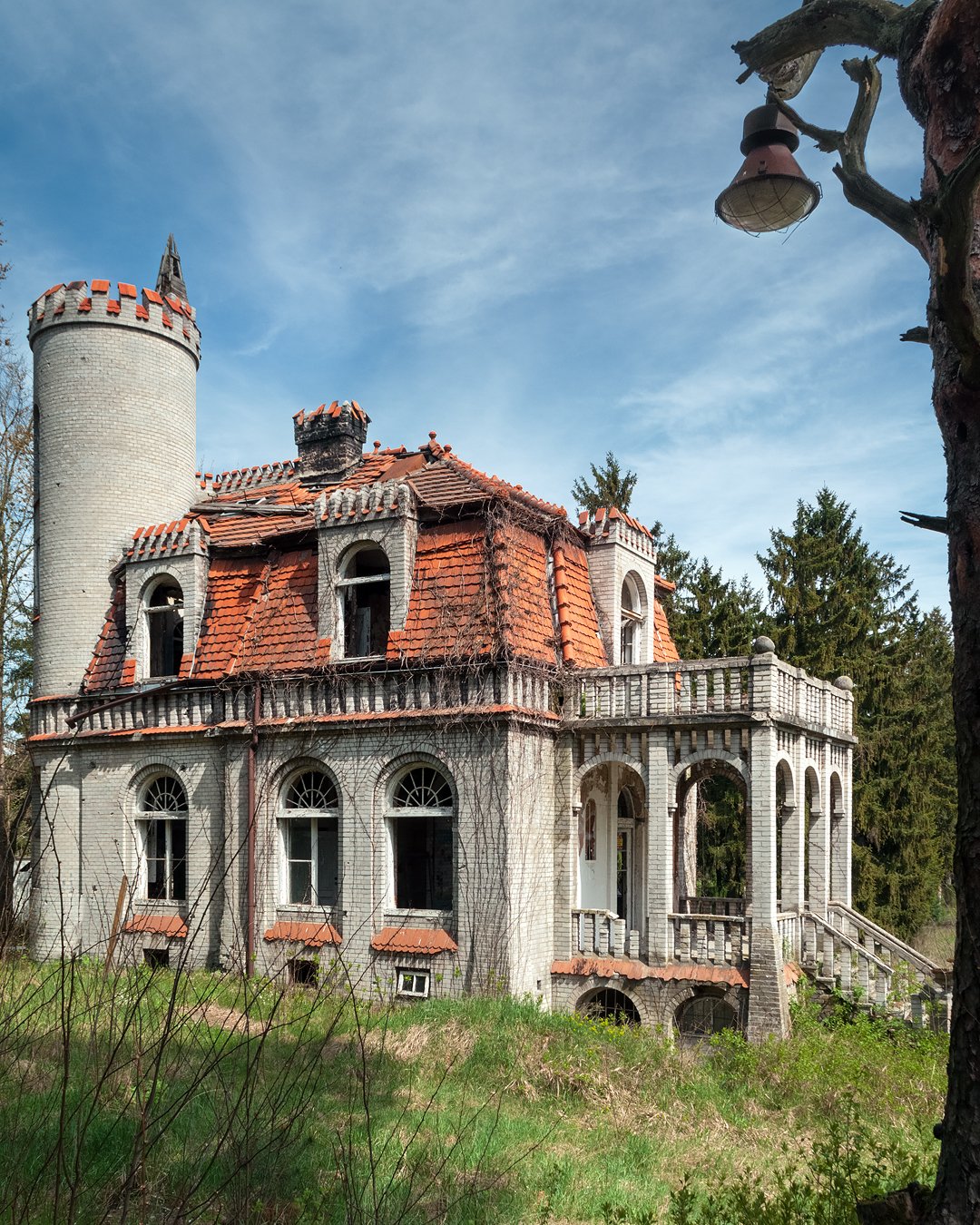 Verlassene Villa in Warschau zum Verkauf