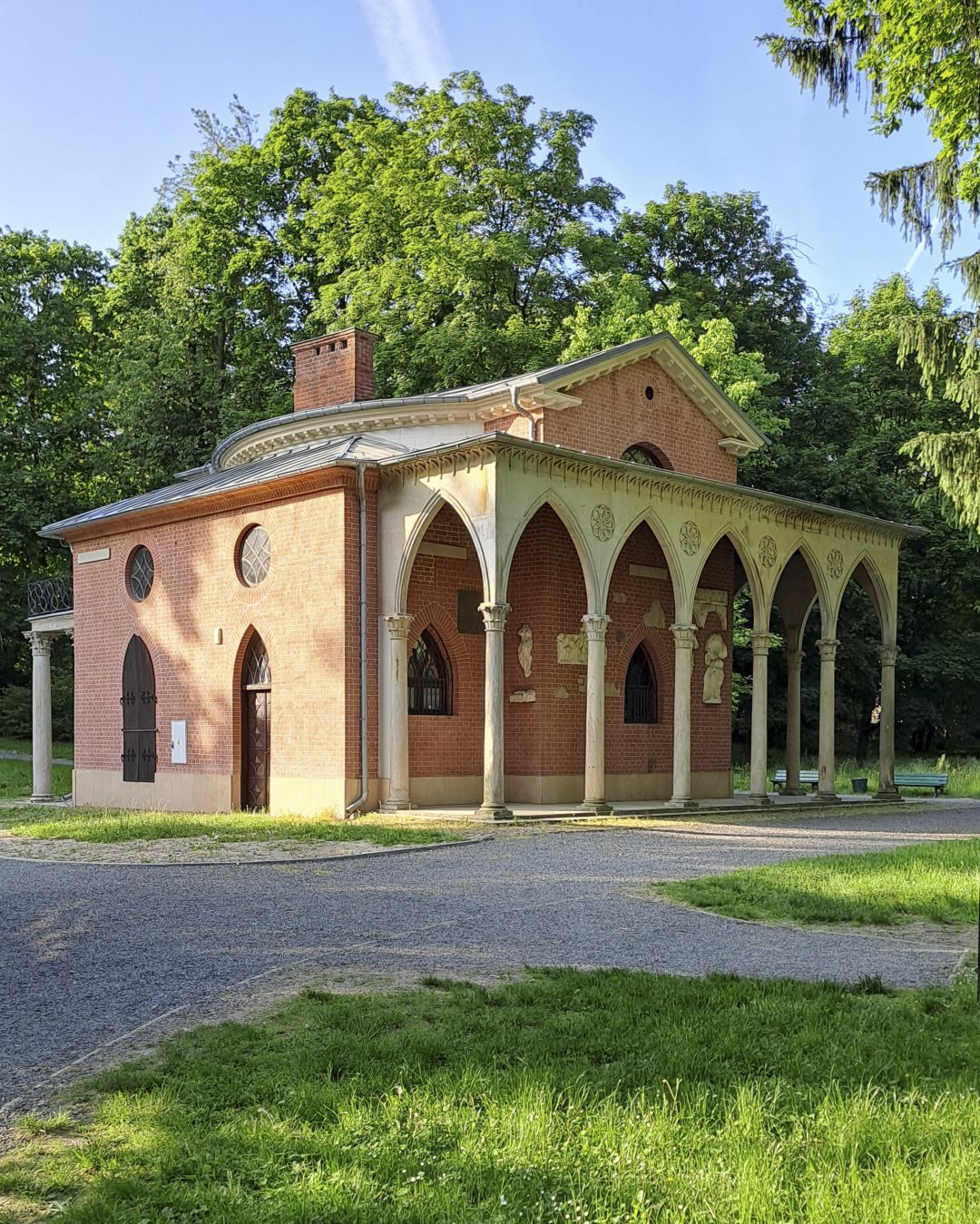 Gotický dům, zámecký park Puławy